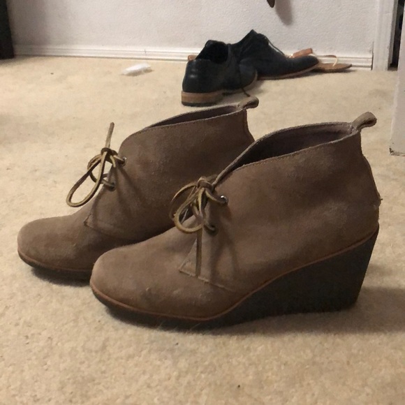 Size 8 1/2 Tan Sperry Wedges (barely ever worn) - Picture 2 of 7